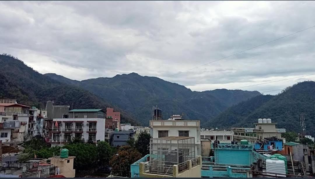 Hotel Parth Inn Rishīkesh Esterno foto
