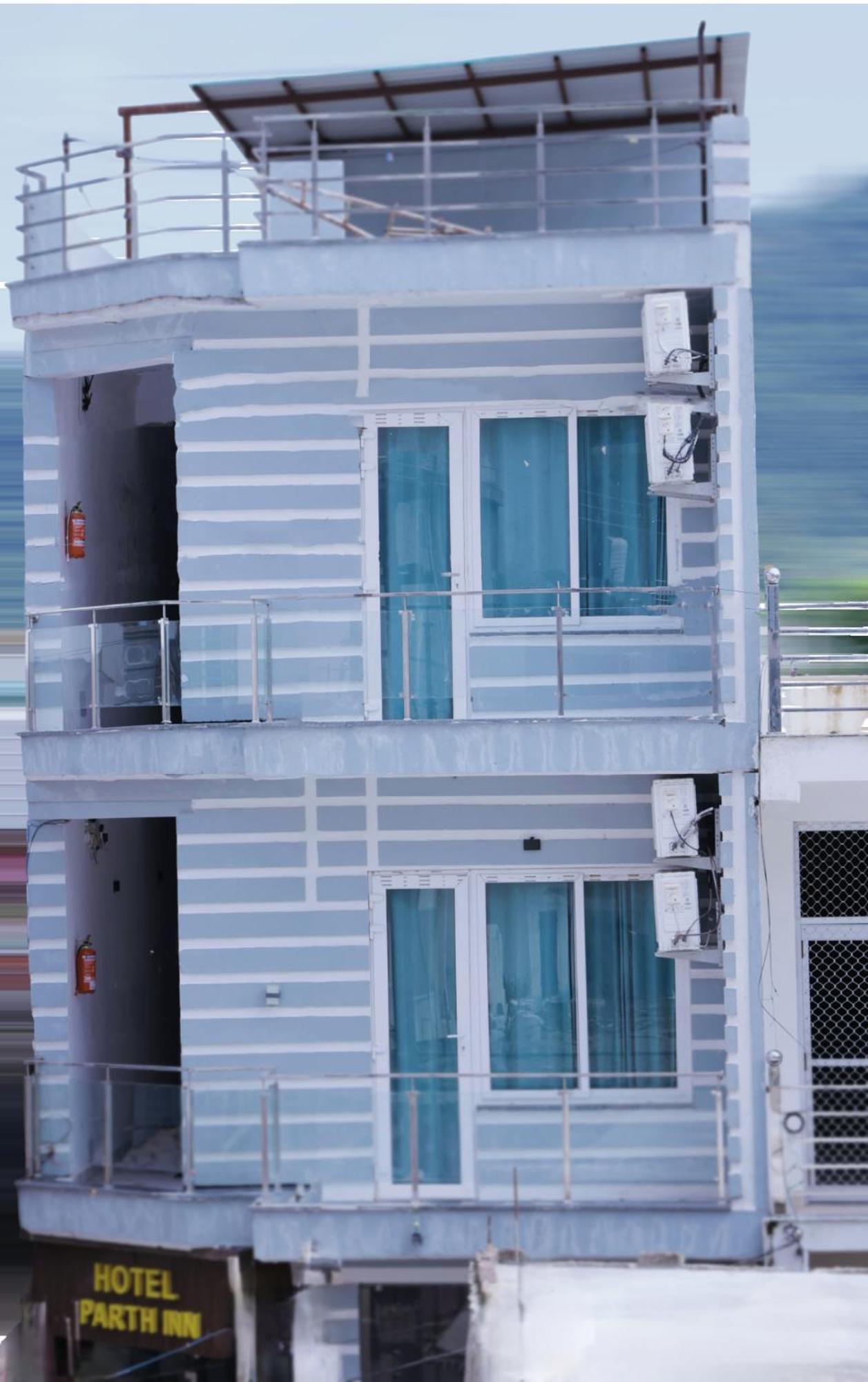 Hotel Parth Inn Rishīkesh Esterno foto