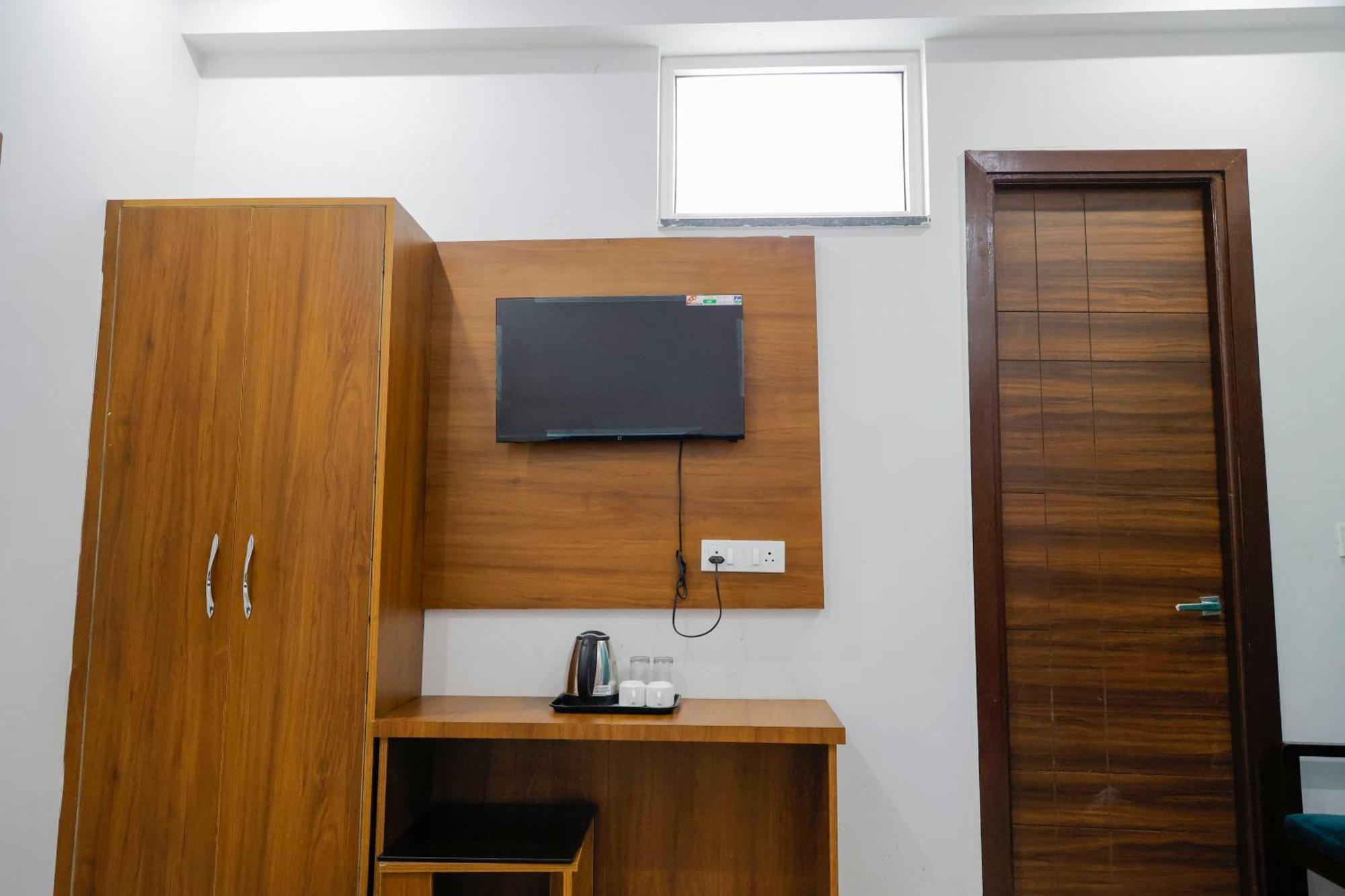 Hotel Parth Inn Rishīkesh Esterno foto