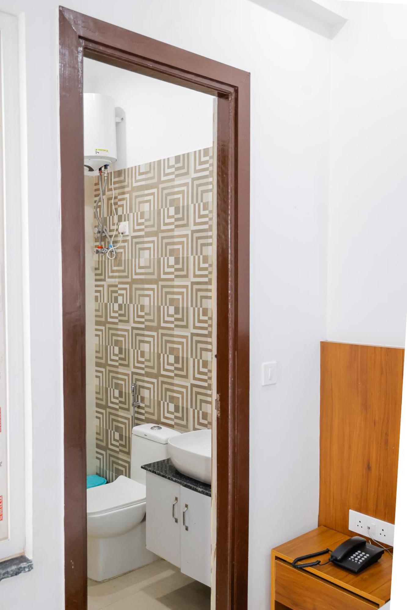 Hotel Parth Inn Rishīkesh Esterno foto