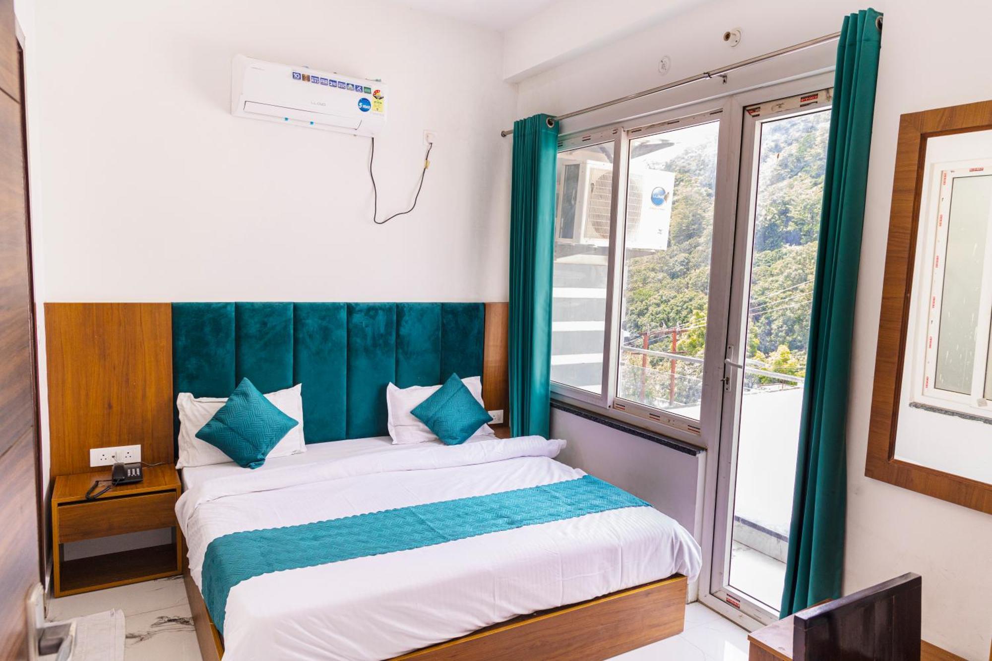 Hotel Parth Inn Rishīkesh Esterno foto