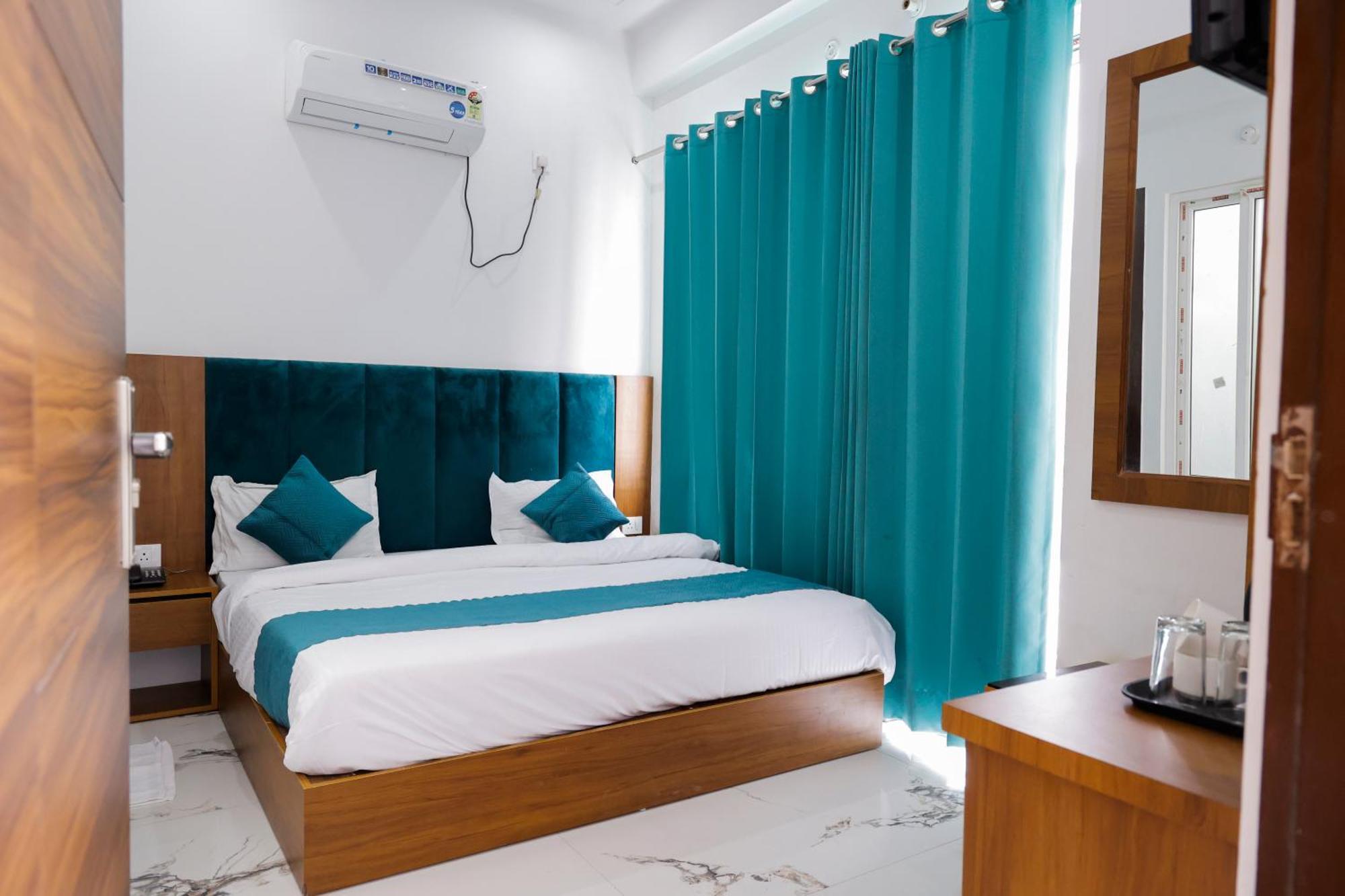 Hotel Parth Inn Rishīkesh Esterno foto