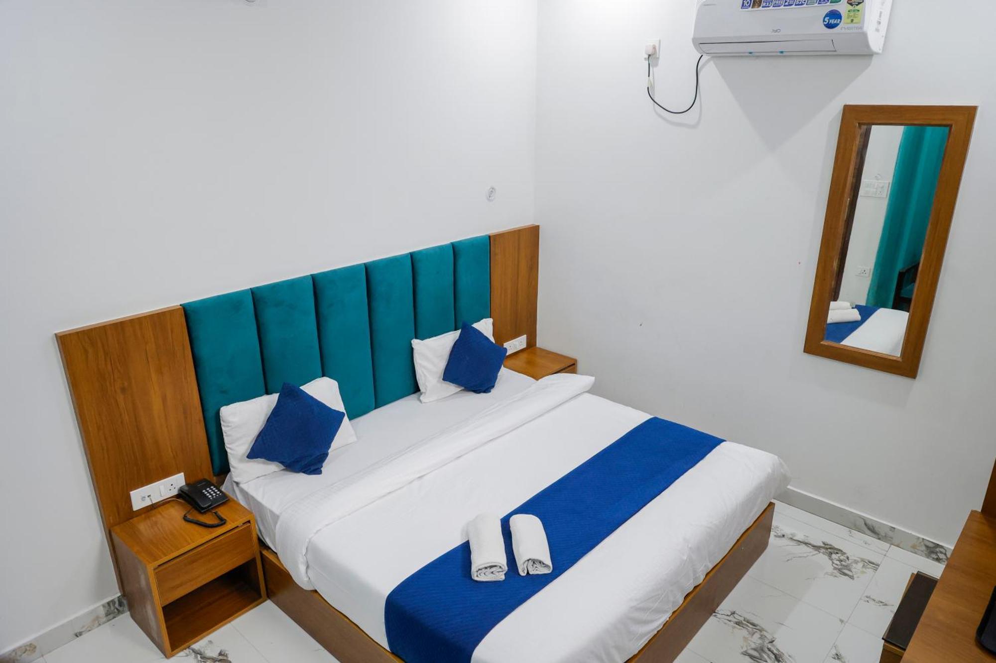 Hotel Parth Inn Rishīkesh Esterno foto