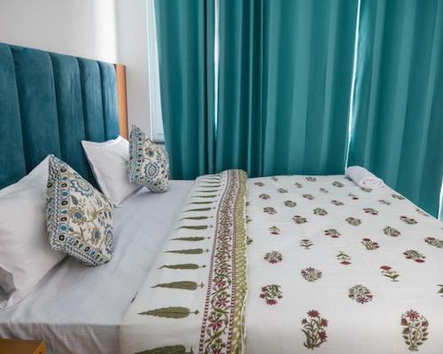 Hotel Parth Inn Rishīkesh Esterno foto