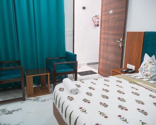 Hotel Parth Inn Rishīkesh Esterno foto