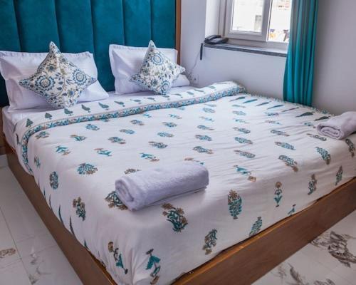 Hotel Parth Inn Rishīkesh Esterno foto